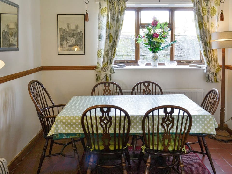 Spacious dining area | Bellypig Cottage, Bellerby near Leyburn