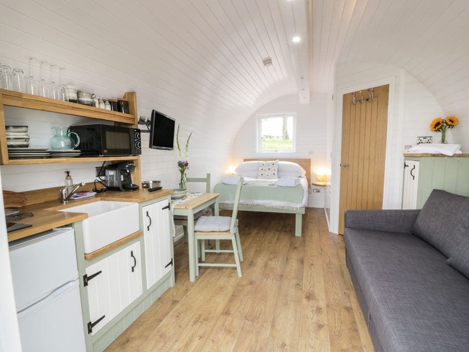 Cottage | 1 bedroom, individually decorated, individually furnished