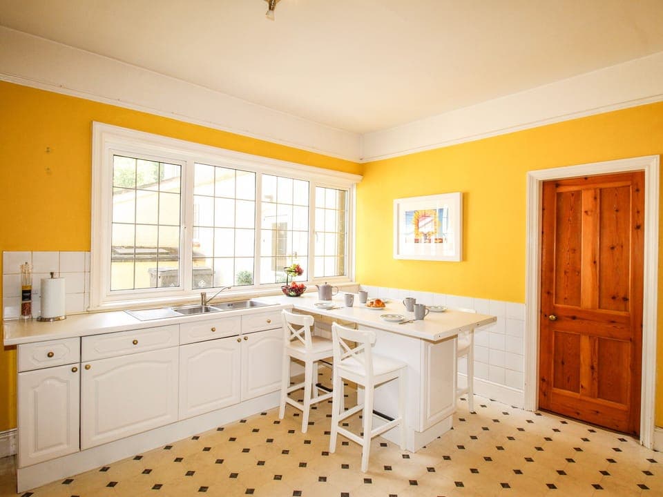 Cottage | Private kitchen | Fridge, dishwasher, electric kettle, toaster