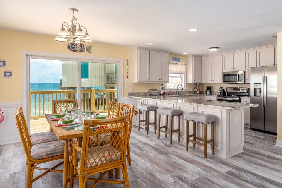 House, 4 Bedrooms | Private kitchen | Fridge, oven, coffee/tea maker, toaster