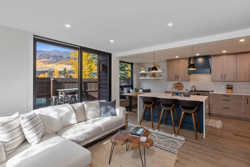 3 bed 2 bath condo newly remodeled in 2023