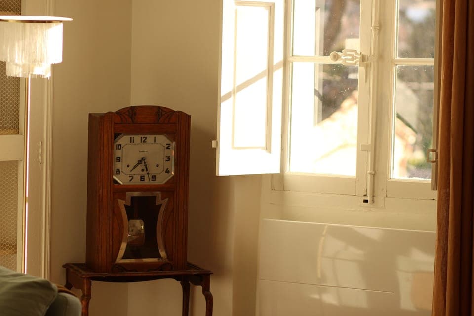 Family Studio Suite | Living area | 100-cm flat-screen TV with digital channels, TV, Netflix