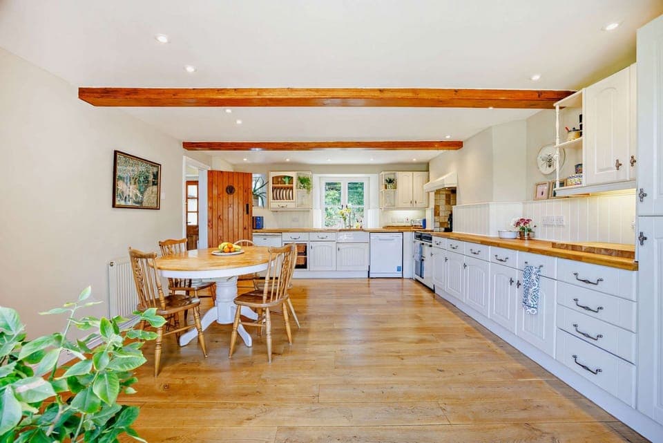 Burghfield Cottage Kitchen - StayCotswold