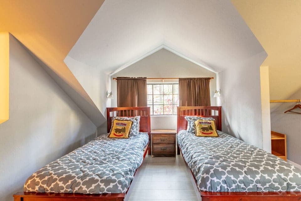 2 queen-size bed for your friends or family