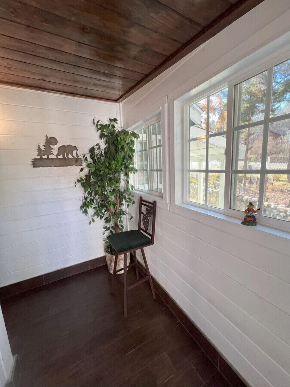 Hallway when entering the Cabin