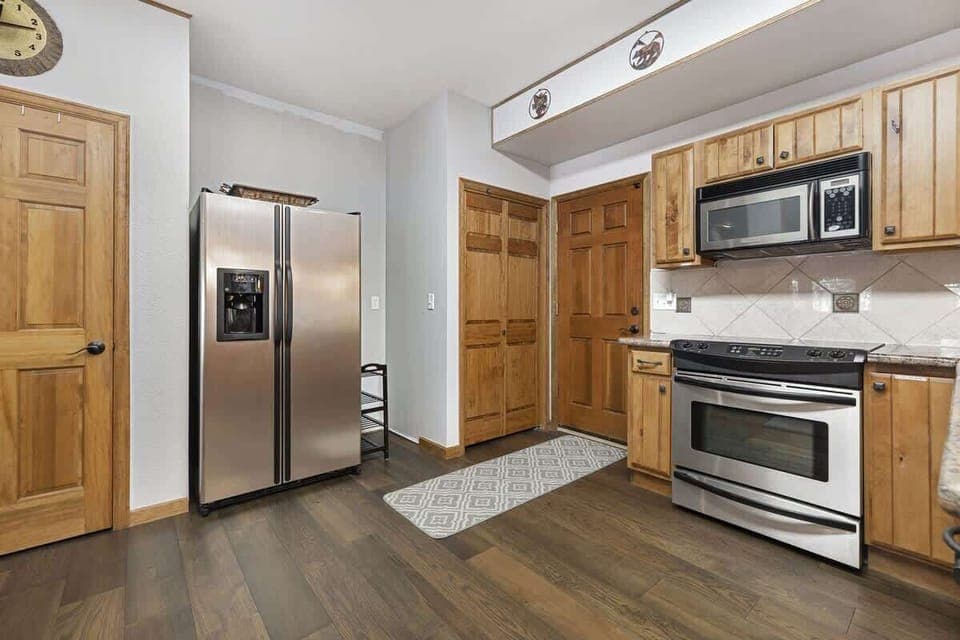Full kitchen
