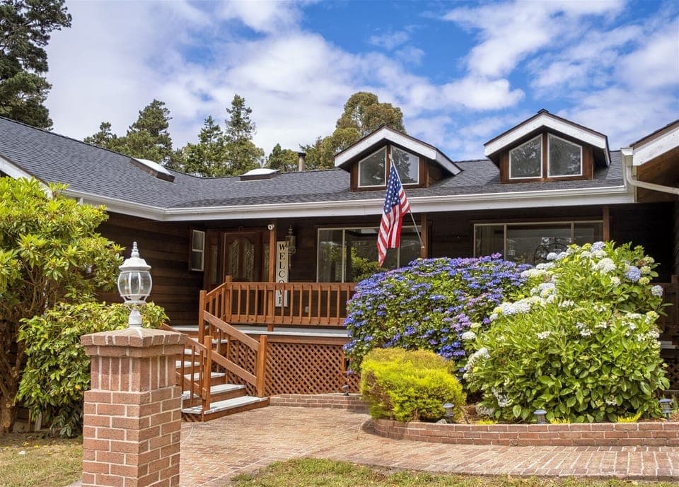 Coastal Hideaway - So close to many world class beaches