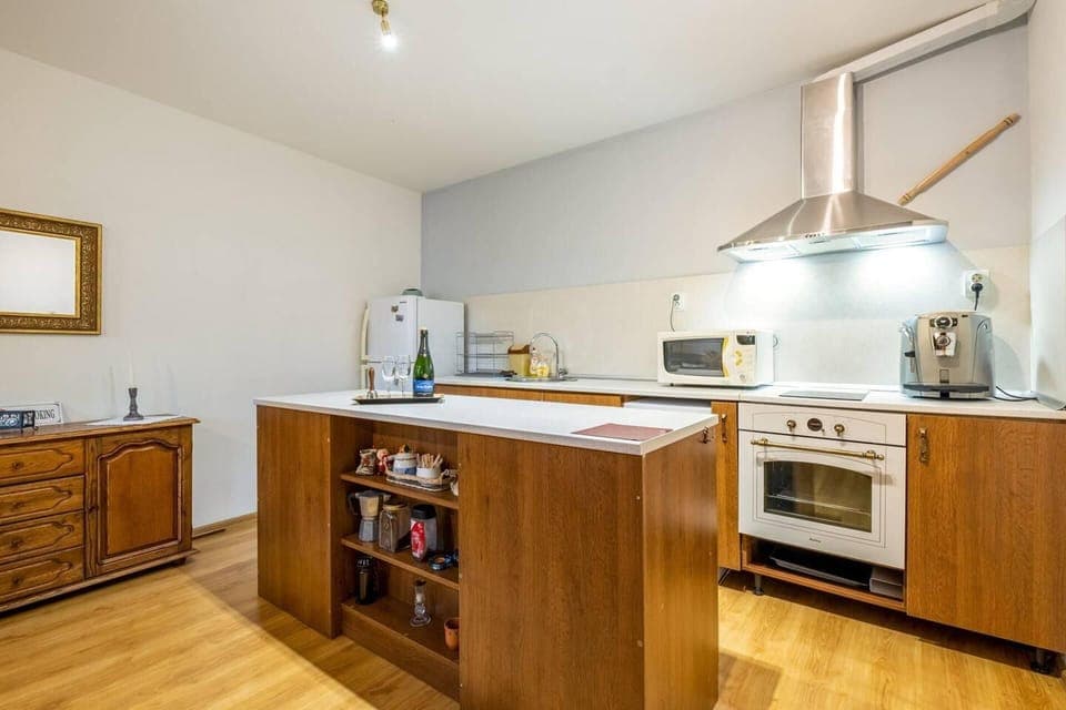 House | Private kitchen | Fridge, microwave, oven, stovetop