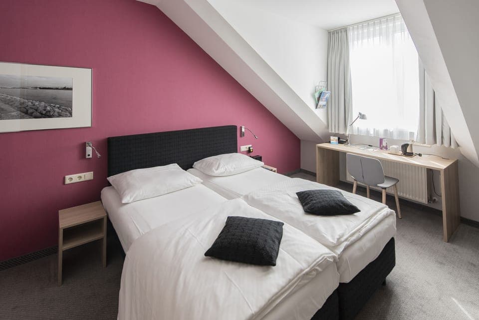 Minibar, individually decorated, individually furnished, desk