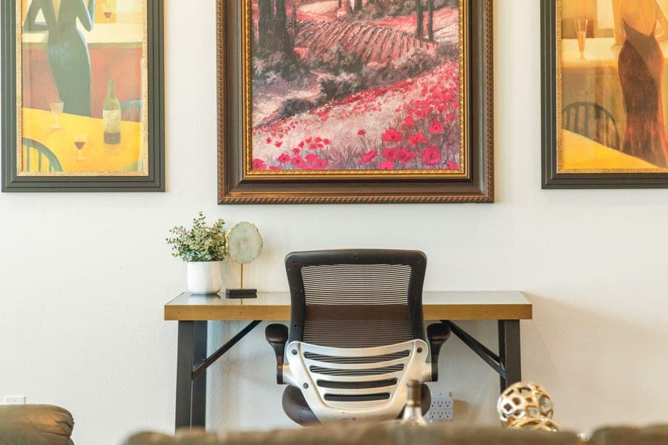 Grand Studio Suite, 1 King Bed, Vineyard View | Living area | 55-inch TV with digital channels, Netflix, Hulu