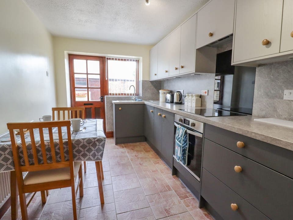 Cottage | Private kitchen | Cookware/dishes/utensils