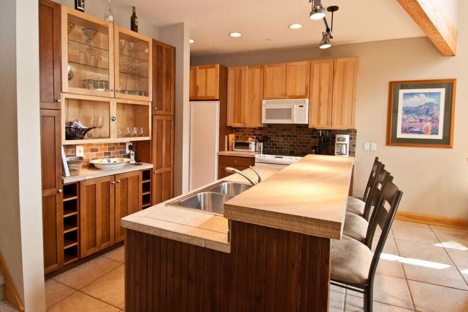 Have a pre-dinner cocktail at the kitchen bar that sits 3 people