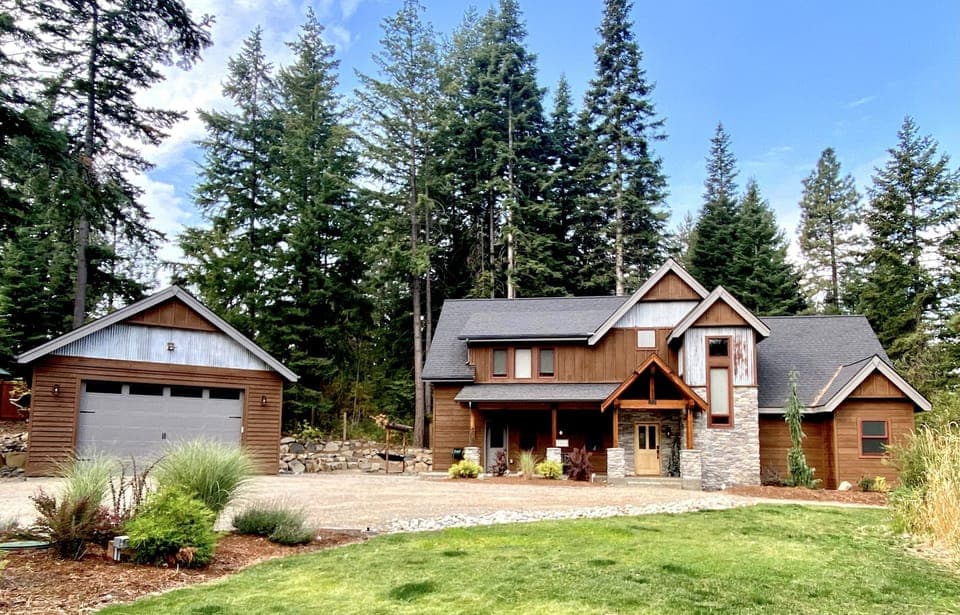 Miners Manor - 3 Bedrooms all with private bathrooms 