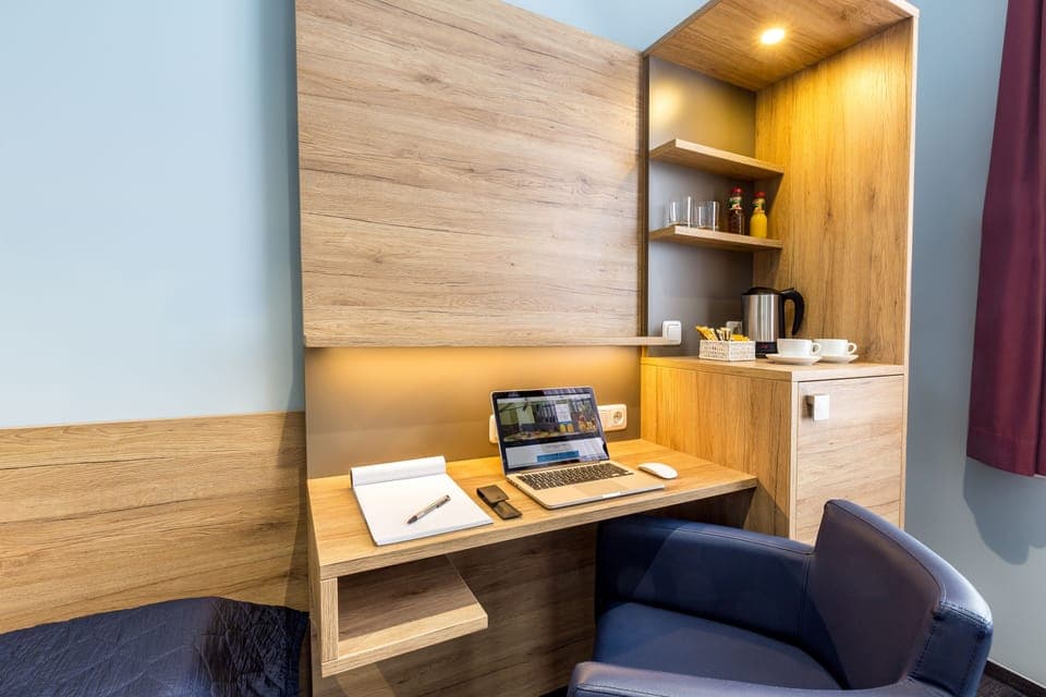 Standard Single Room, 1 Twin Bed | Minibar, in-room safe, desk, blackout drapes