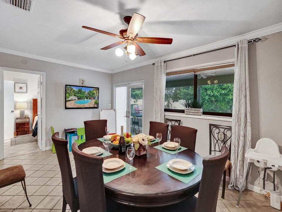 6 seaters Dining table