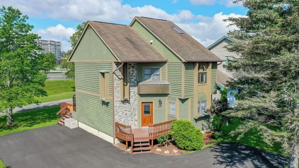 House (3 Bedrooms) | Front of property