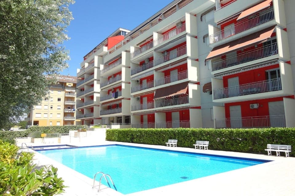 Holiday Home Swimming Pool