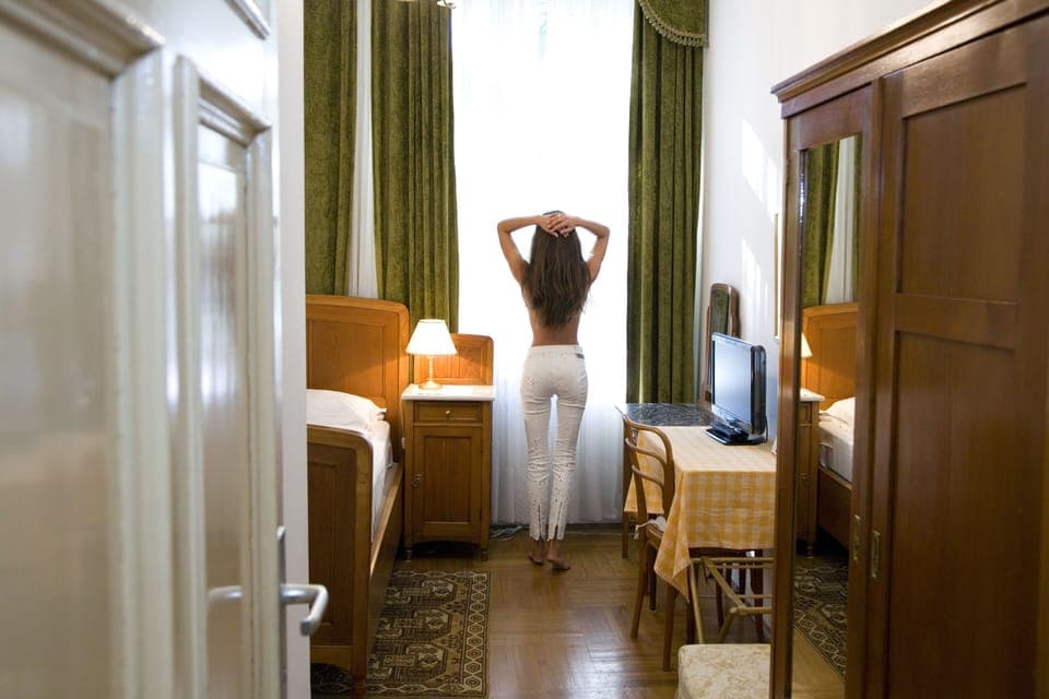 Economy Single Room | Minibar, in-room safe, individually decorated, individually furnished