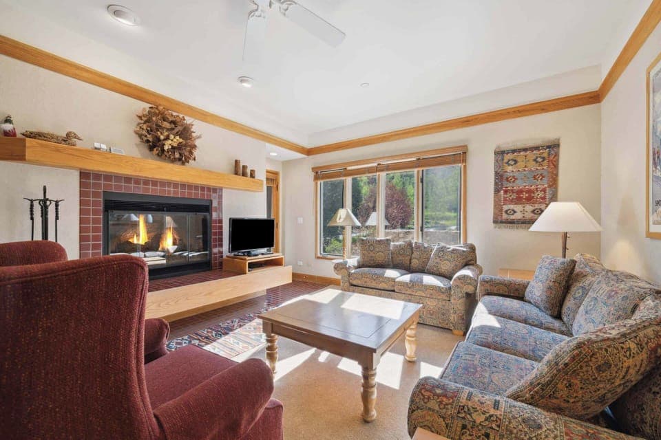 charterf330-8302_53857016821_o