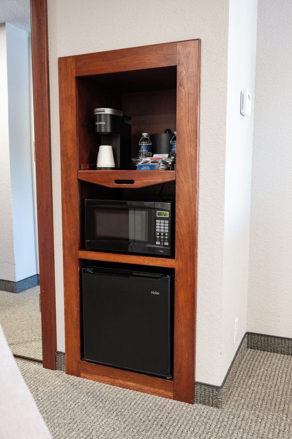 Desk, laptop workspace, iron/ironing board, free WiFi