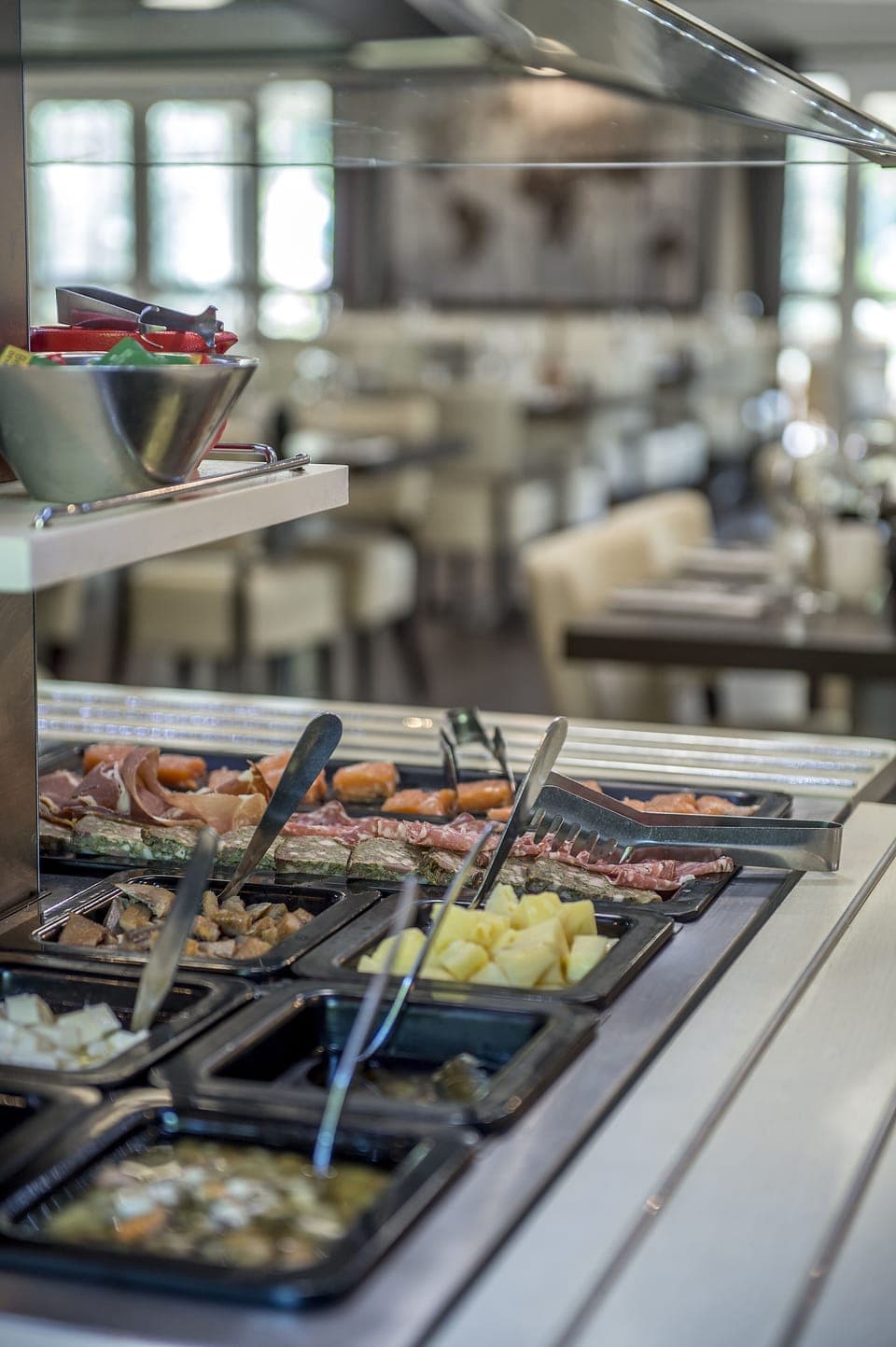 Lunch and dinner served, French cuisine