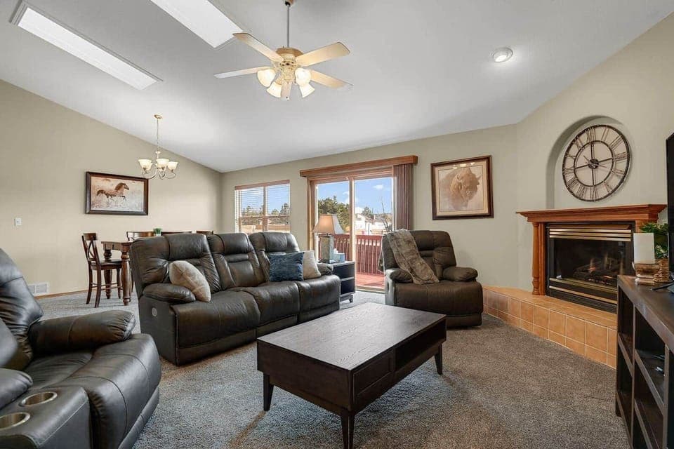 Open floor plan with plenty of room to relax