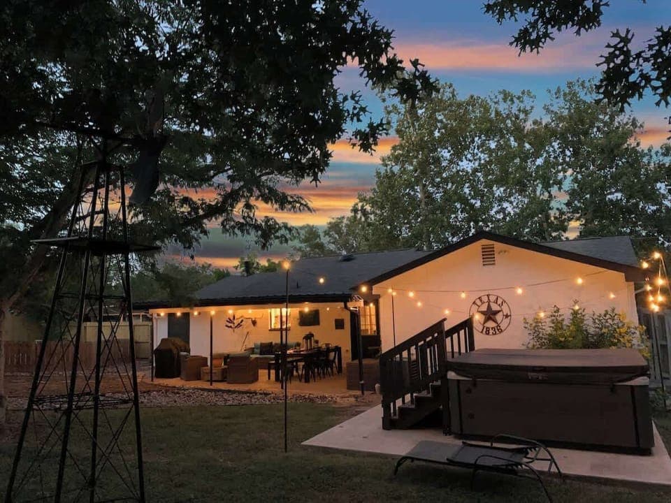 Enjoy an evening in the backyard.