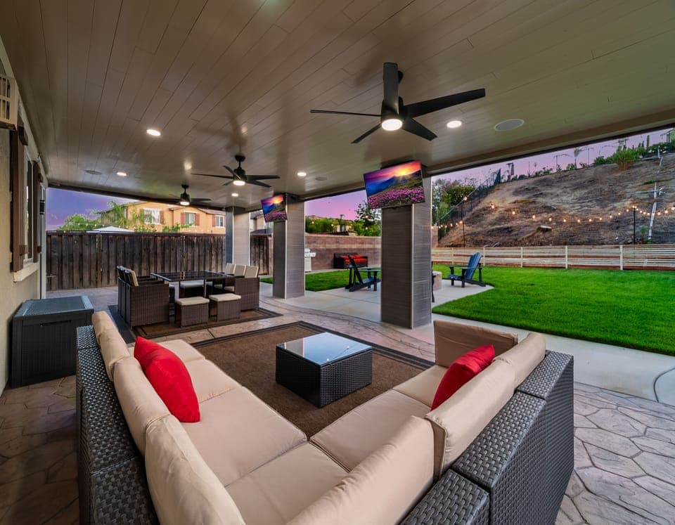 Propane operated gas grill
Ambient string light
Professional cornhole boards