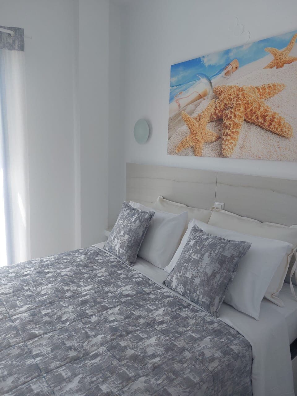 Free cribs/infant beds, free WiFi, bed sheets