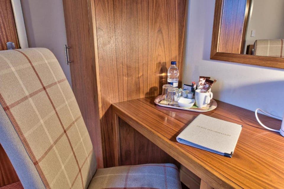 Premium bedding, desk, iron/ironing board, free WiFi