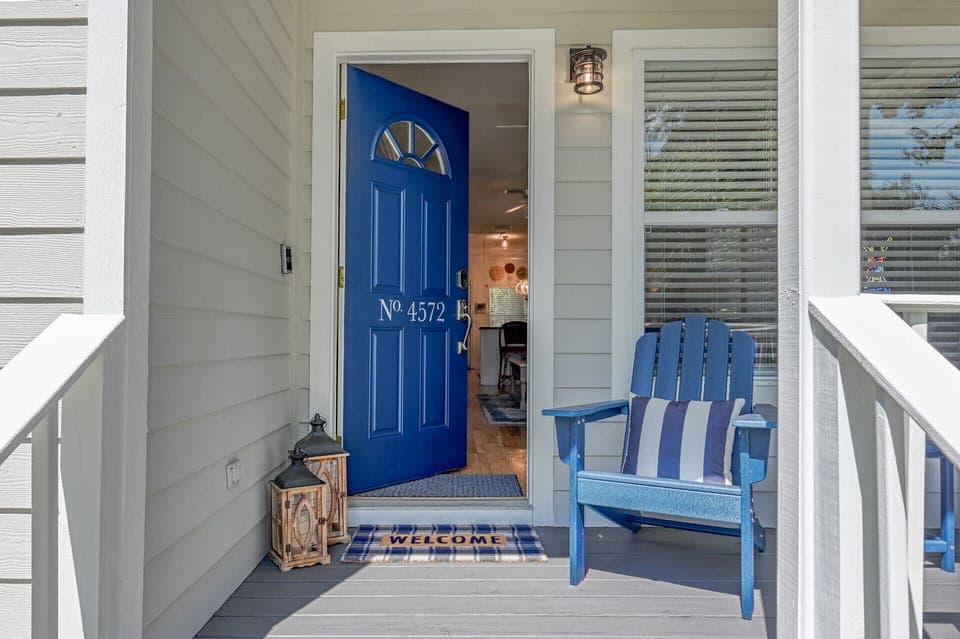 Coastal cottage feels 
