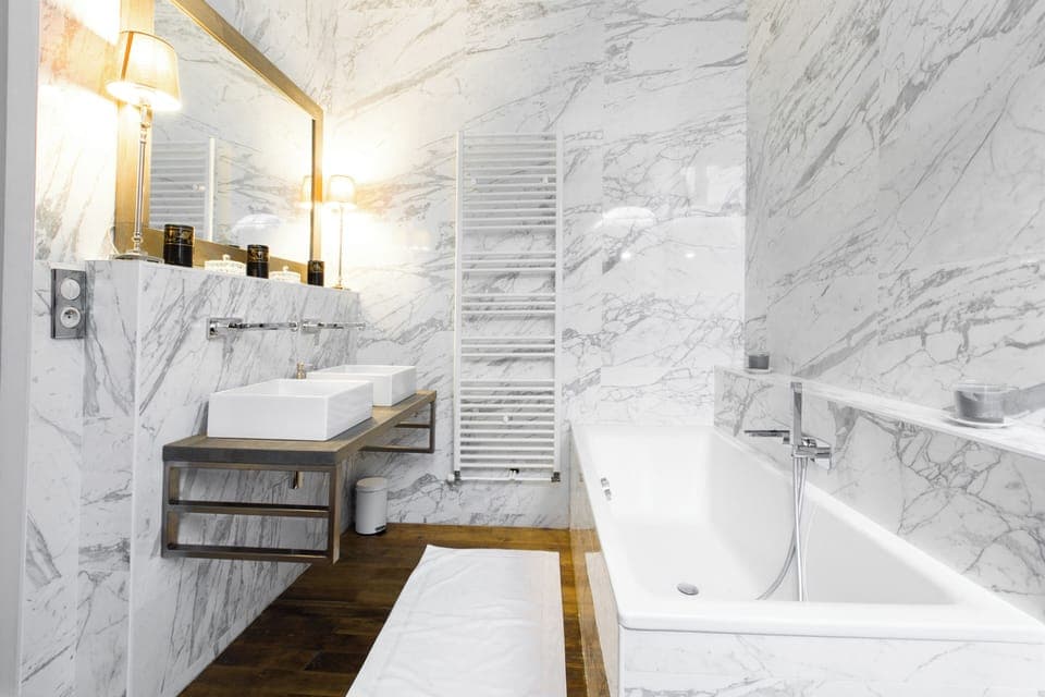 Suite Blue | Bathroom | Soap, shampoo, toilet paper