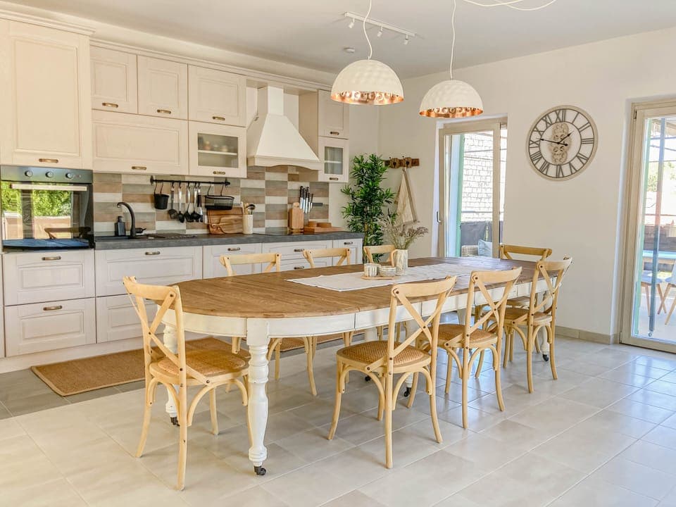Kitchen and dining table - through the windows access to front terrace