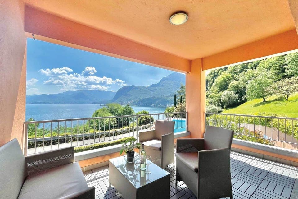Dining al fresco with view of Lago di Como from the apartment terrace