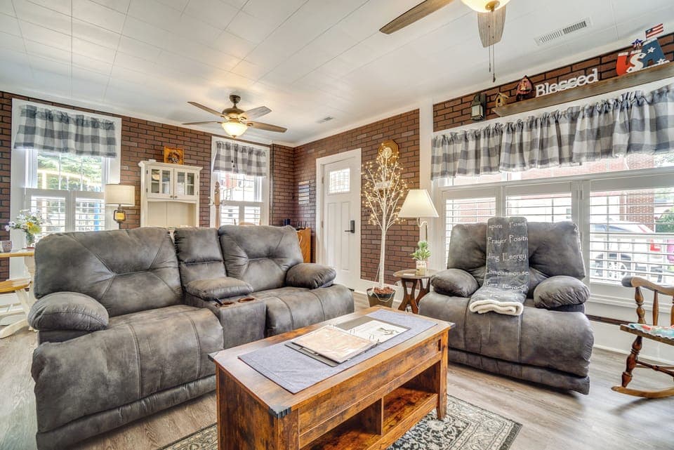 Mt Vernon Vacation Rental | 1BR | 1BA | 3 Stairs Required | 690 Sq Ft