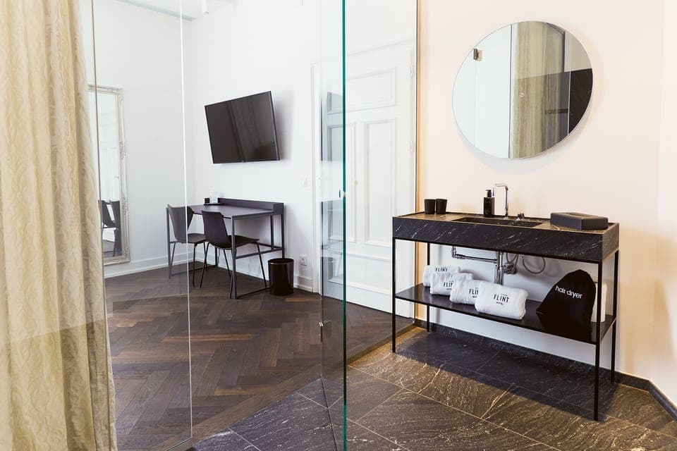 Exclusive Suite | Bathroom | Shower, rainfall showerhead, hair dryer, slippers