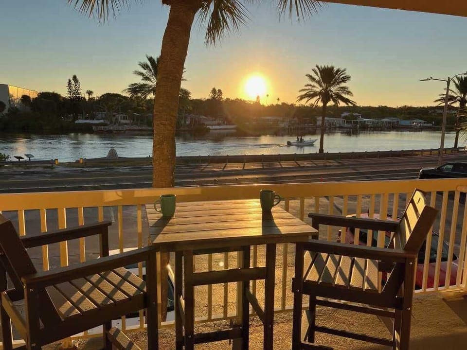 Intracoastal boat views from your balcony