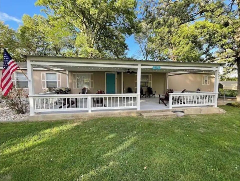 13922 Diamondback Ln - 1 mile to lake, boat ramp, marina & Anchor'N restaurant