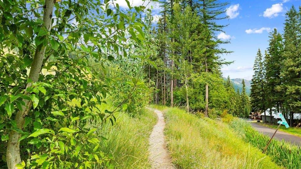 Trail to available hiking and a short walk to ski access.