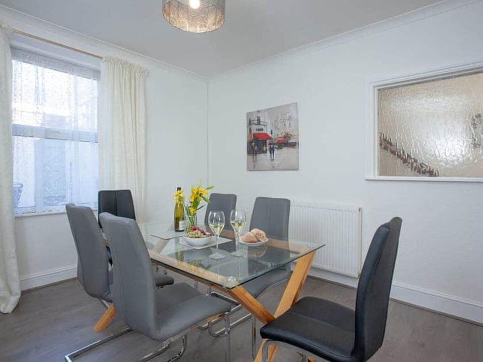 House | Private kitchen | Fridge, microwave, oven, stovetop