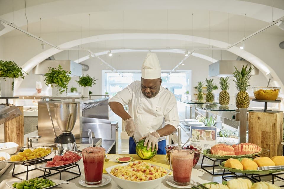 Free daily buffet breakfast