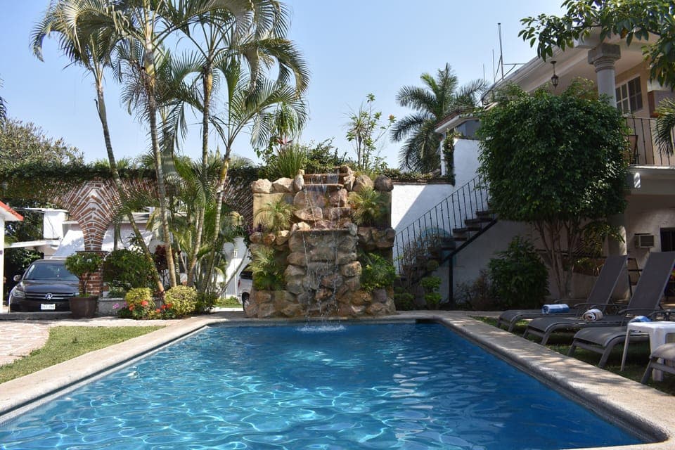 2 outdoor pools, sun loungers