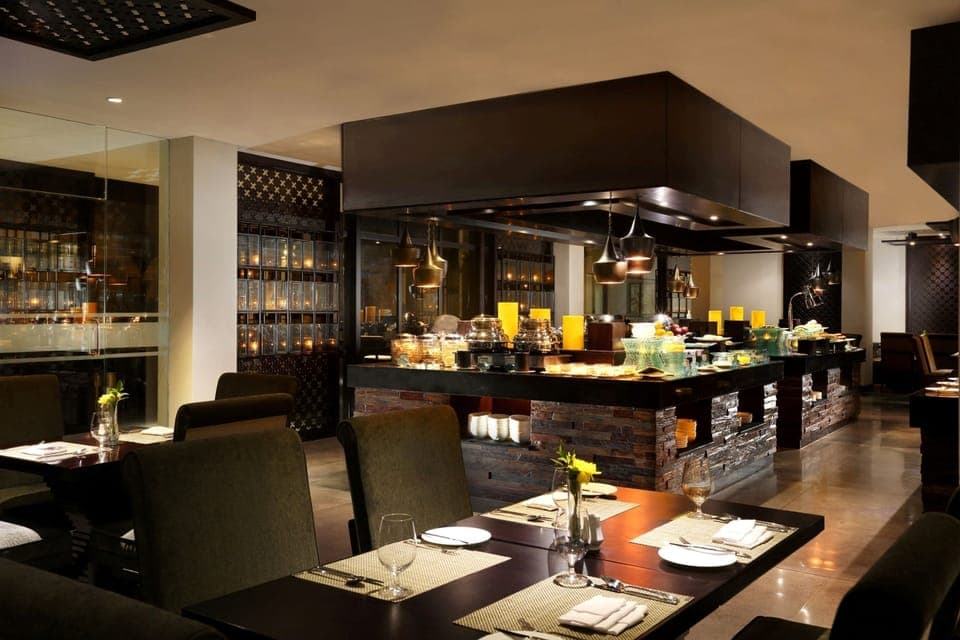 Breakfast, lunch and dinner served