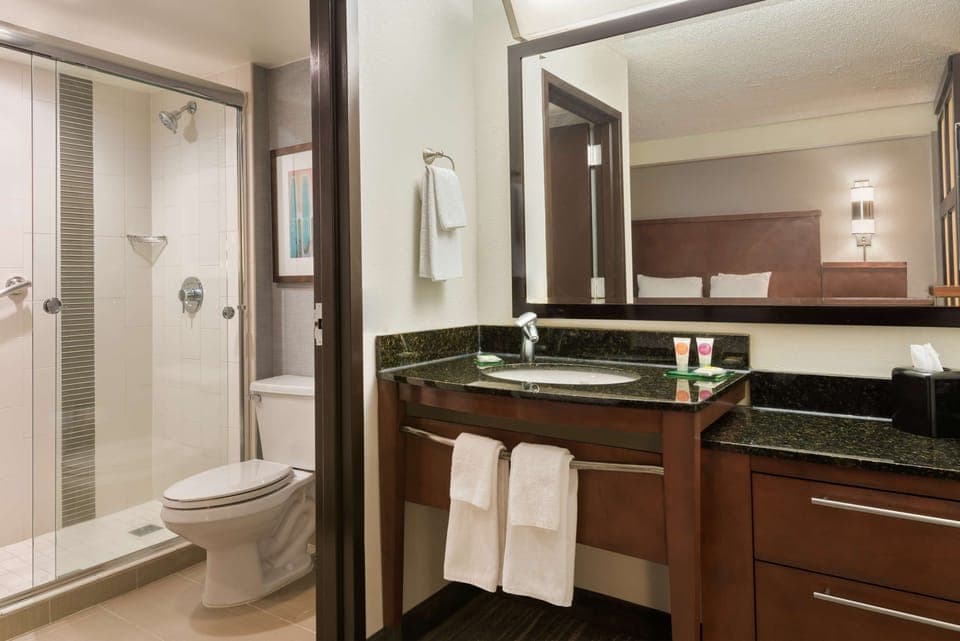 Combined shower/tub, deep soaking tub, designer toiletries, hair dryer