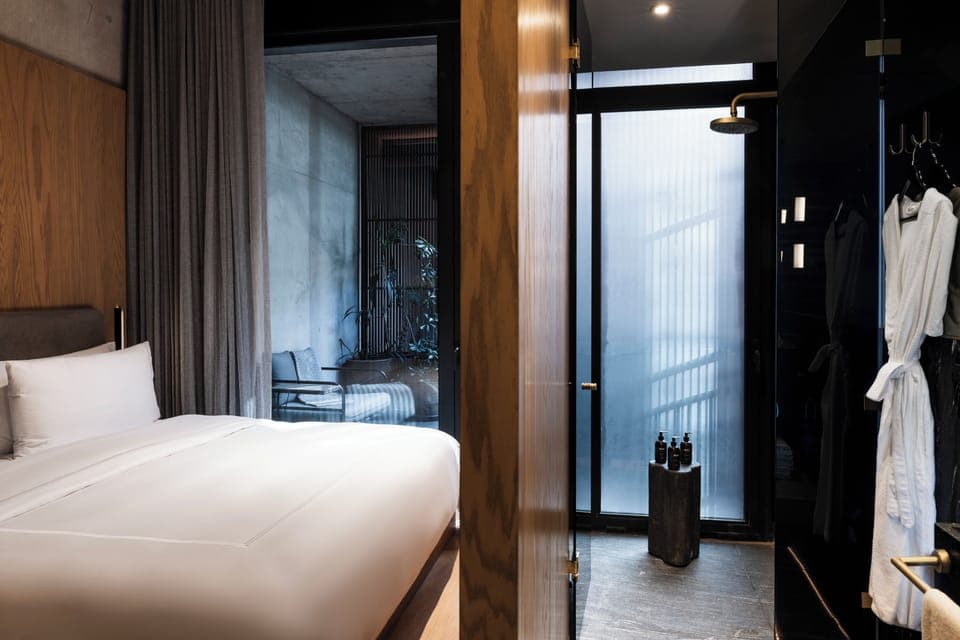 Deluxe Room, 1 King Bed | Egyptian cotton sheets, premium bedding, down comforters, in-room safe