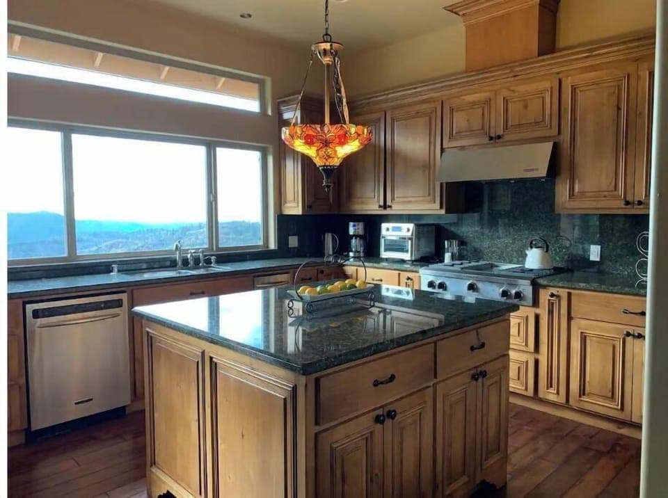 Fully equipped kitchen w/gas range & griddle, 2 ovens, microwave, food warmer...