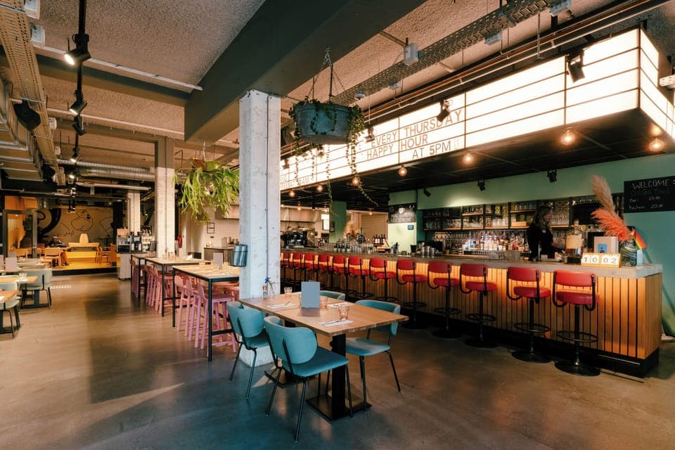 Breakfast, lunch, dinner served; Regional cuisine 