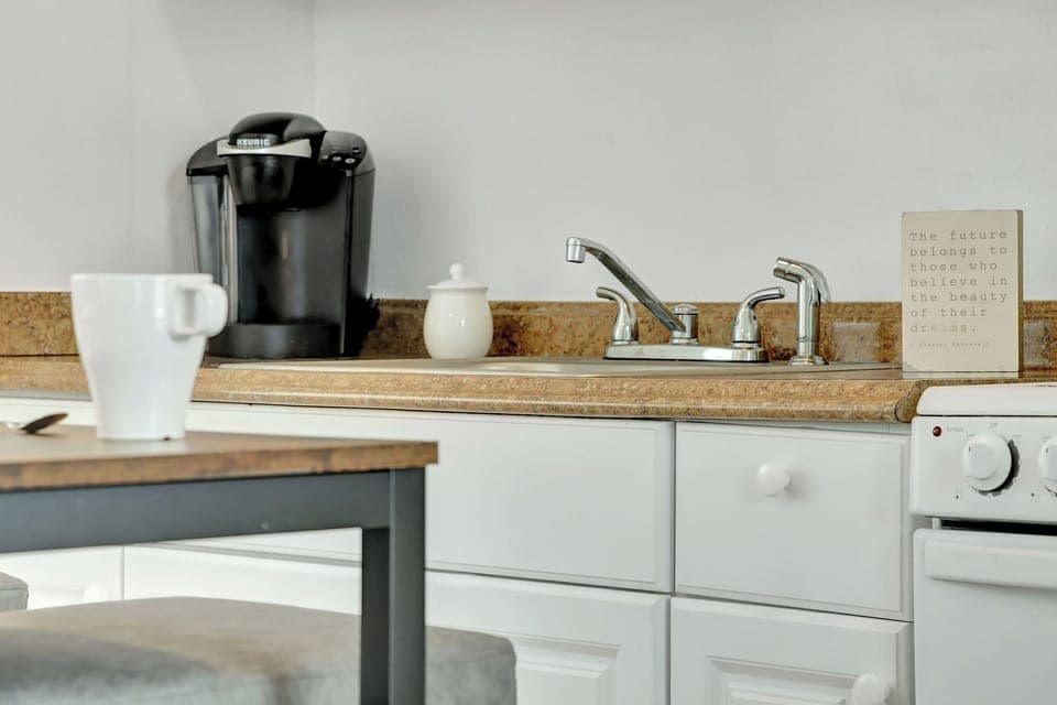 Room 2 | Private kitchen | Full-size fridge, microwave, coffee/tea maker, toaster