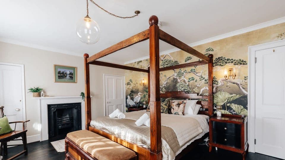 King size bed - Bedroom 1