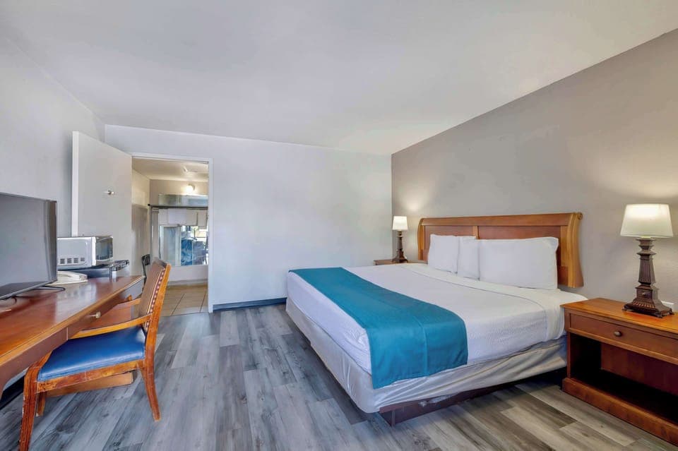 Iron/ironing board, free WiFi, bed sheets, alarm clocks